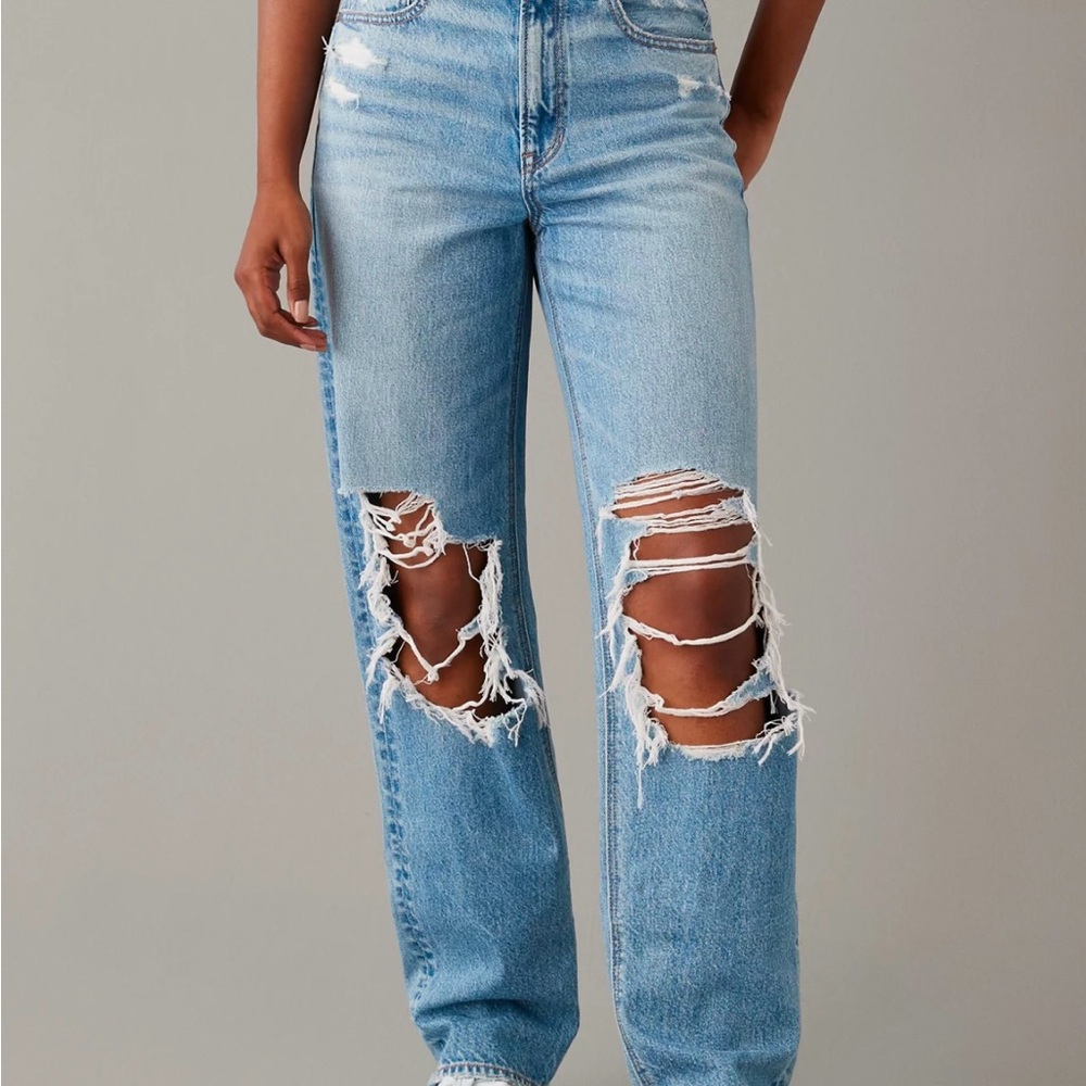 American Eagle High Waisted Straight Leg Ripped Jeans 6 short
